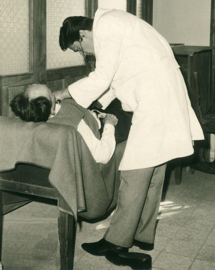 Cüneyt Arkın'ın tıp öğrencisi olduğu dönemden fotoğrafı
