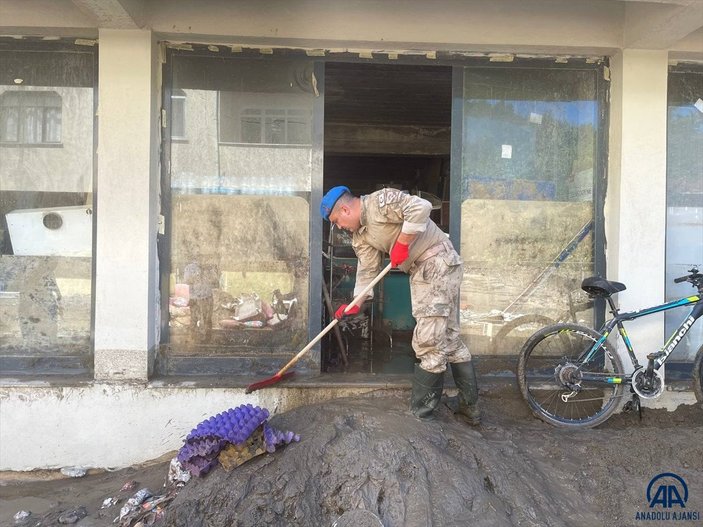Jandarma ekipleri sahada: Selin vurduğu Bozkurt’ta yaraları sarıyorlar