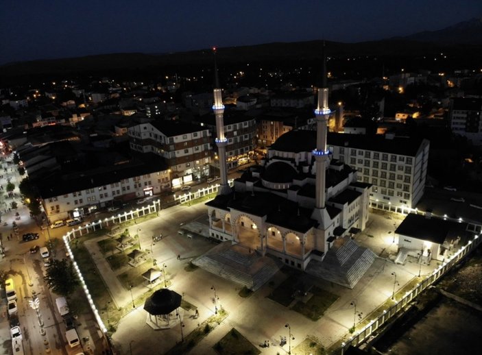 Ağrı’daki Recep Tayyip Erdoğan Camii, manzarasıyla büyülüyor