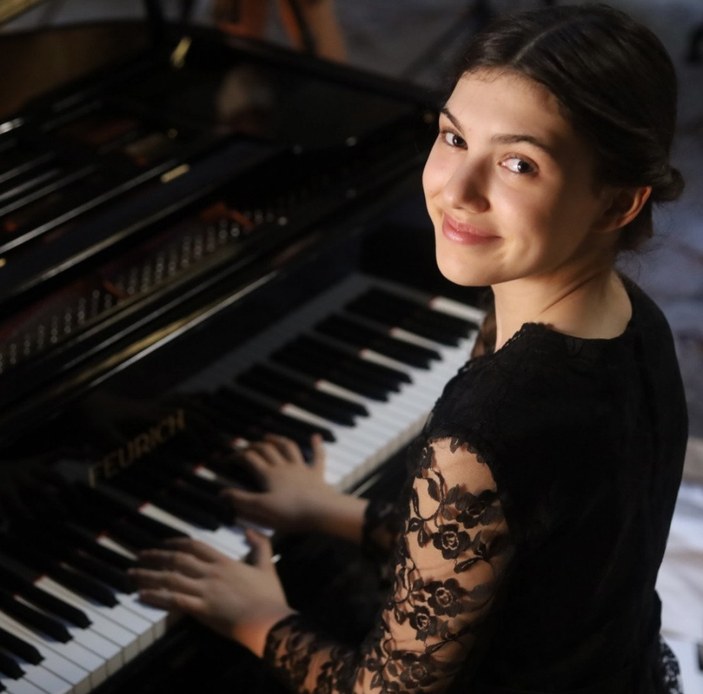Piyanist İlyun Bürkev, Avusturya’nın iki önemli müzik okulunu kazandı