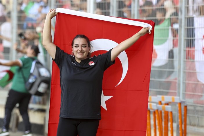 Bakan Kasapoğlu'ndan Akdeniz Oyunları'nda madalya kazanan sporculara tebrik