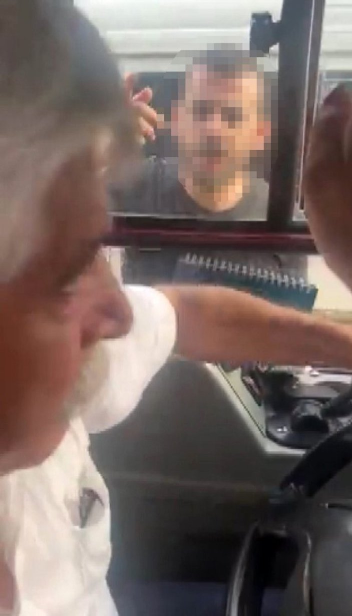 Ümraniye’de yol verme tartışması: İETT otobüsünü yumrukladı