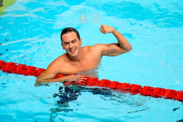 Akdeniz Oyunları’nda milli yüzücü Berkay Ömer Öğretir, altın madalya kazandı