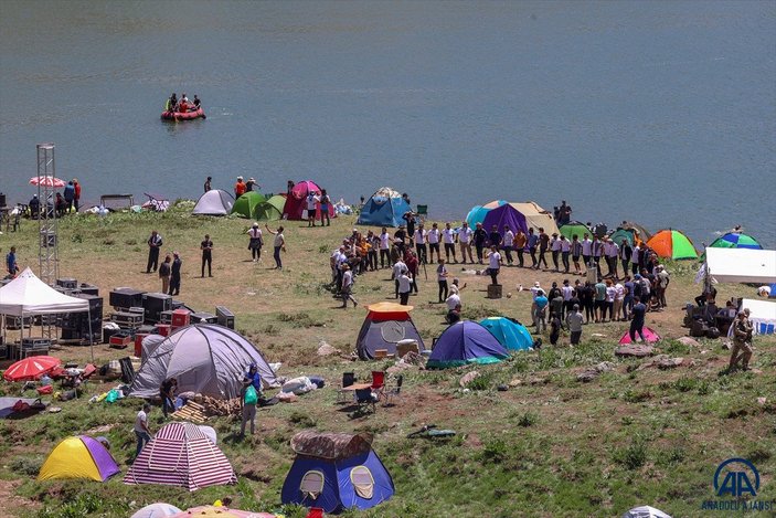 Hakkari'de terörden arındırılan Sat Buzul Gölleri'nde renkli festival