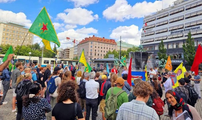 İsveç'te PKK terör örgütü destekçileri eylem düzenledi
