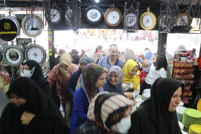 Kahramanmaraş'ta züccaciye dükkanı açılışında izdiham yaşandı