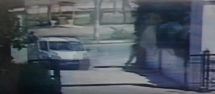 Mersin'de duvar ile araç arasında kalan kız, öldü