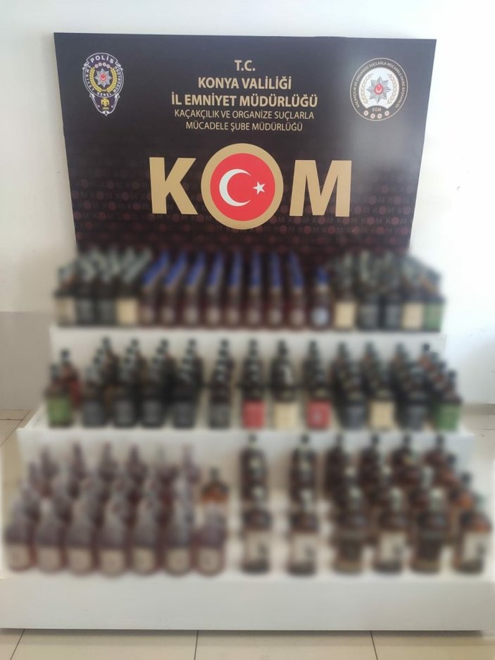 Konya'da 'Düzelicez inşallah' etiketli arabadan kaçak alkol çıktı