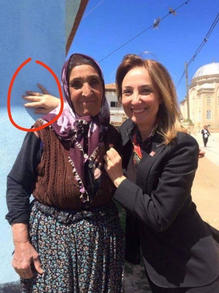 CHP'li Aylin Nazlıaka, fotoğraf çektirdiği kadına ‘dokunamadı’