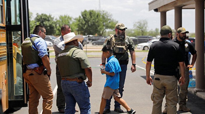 Teksas'ta okul katliamında suçlanan polis şefi istifa etti