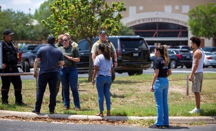 Teksas'ta okul katliamında suçlanan polis şefi istifa etti