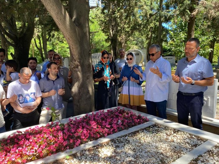 Kemal Sunal, vefatının 22'nci yılında mezarı başında anıldı
