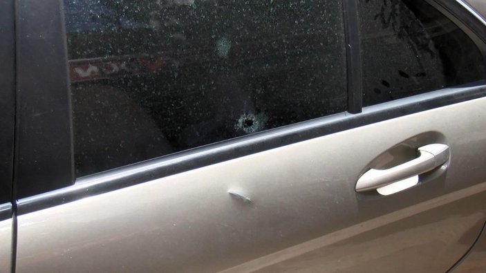 Gaziosmanpaşa’da silahlı saldırıda, park halindeki araçlar zarar gördü