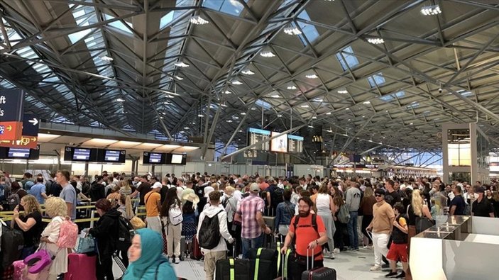 Avrupa ve ABD'de havalimanlarındaki kriz derinleşiyor