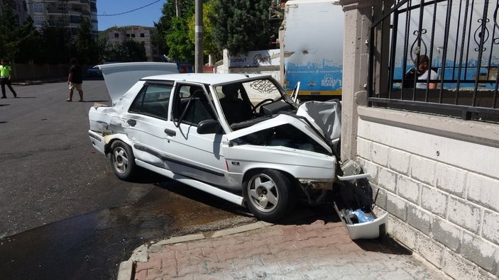 Adıyaman'da ehliyetsiz sürücü ortalığı birbirine kattı