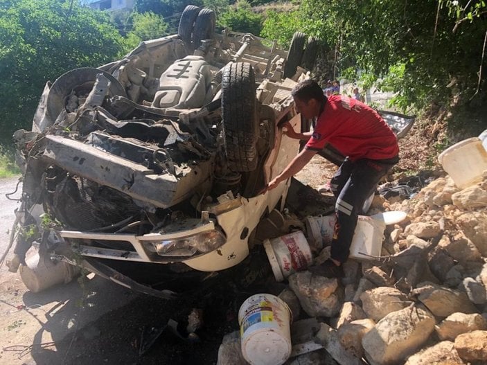 Mersin'de işçi minibüsü devrildi: 4'ü ağır 27 yaralı