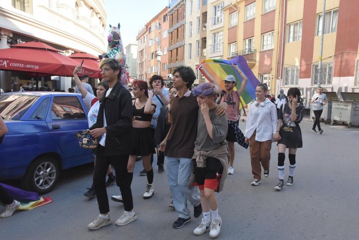 Eskişehir’de izinsiz LGBT yürüyüşü: 10’u da serbest