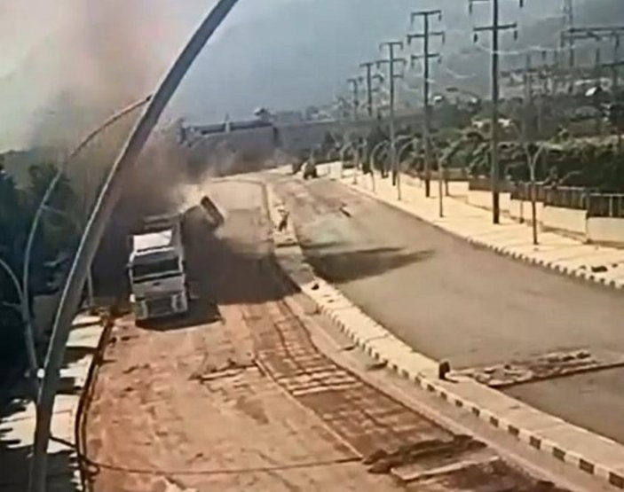 Manisa OSB'de doğalgaz patlaması: 2 işçi son anda kurtuldu