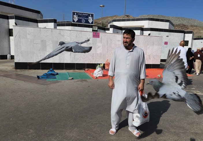 İngiltere'den çıkan Adam Muhammed, 11 ayda yürüyerek Mekke'ye ulaştı