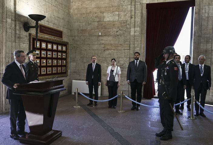 a Cumhurbaşkanı Erdoğan, İtalya Başbakanı Draghi'yi karşıladı