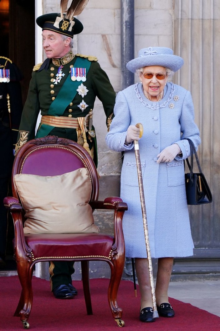 Kraliçe Elizabeth'in iş yükü azaltıldı