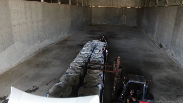 Mersin'de 7 bin 501 ton kaçak gübre ele geçirildi
