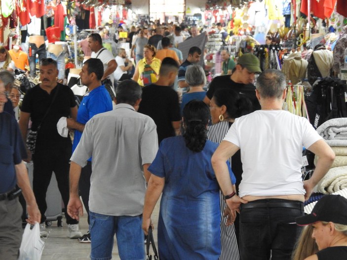 Edirne'de gurbetçiler, alışverişleriyle esnafın yüzünü güldürüyor