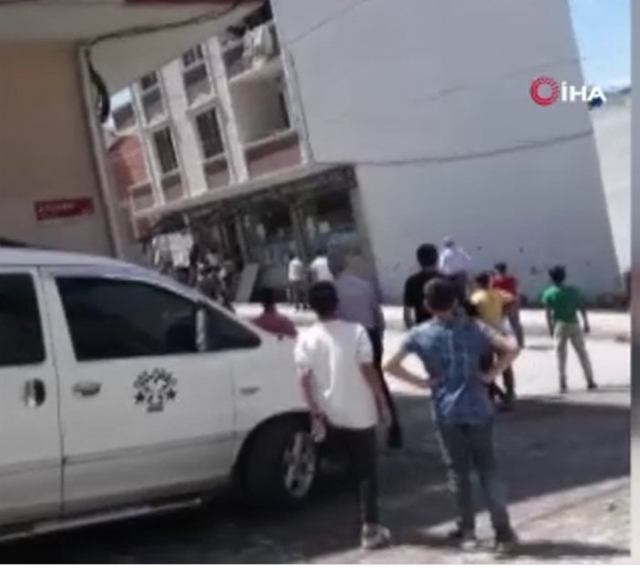 Arnavutköy'de, husumetli aileler arasında baltalı kavga