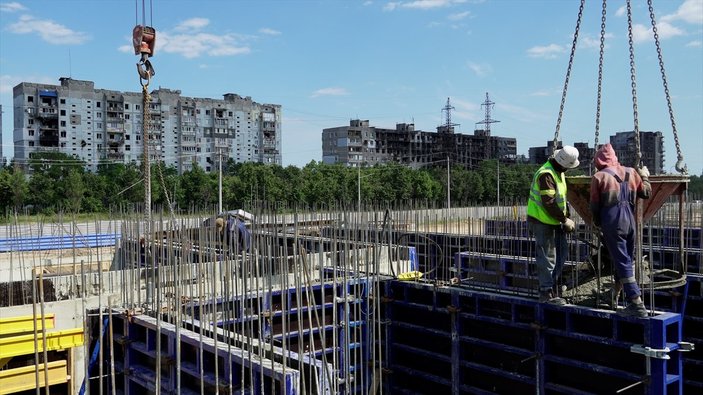 Ukrayna'da savaşın yıkıma uğrattığı Mariupol'de yeniden inşa başladı