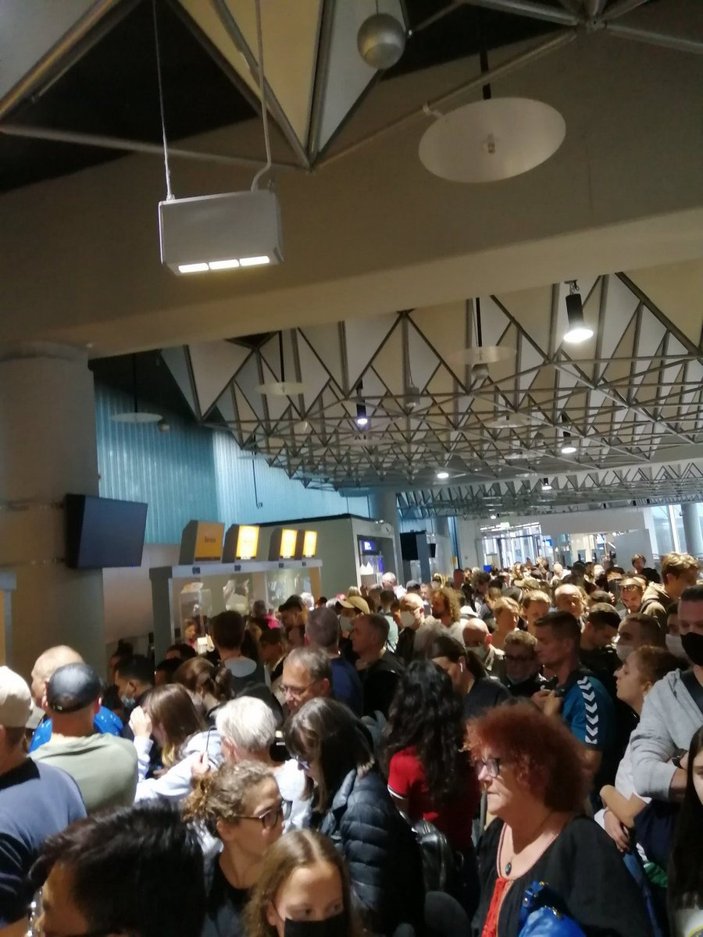 Avrupa’daki havalimanlarında kriz büyüyor