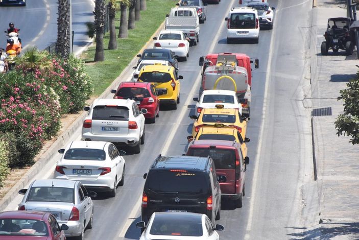 d Bodrum'da bayram öncesi trafik durma noktasında