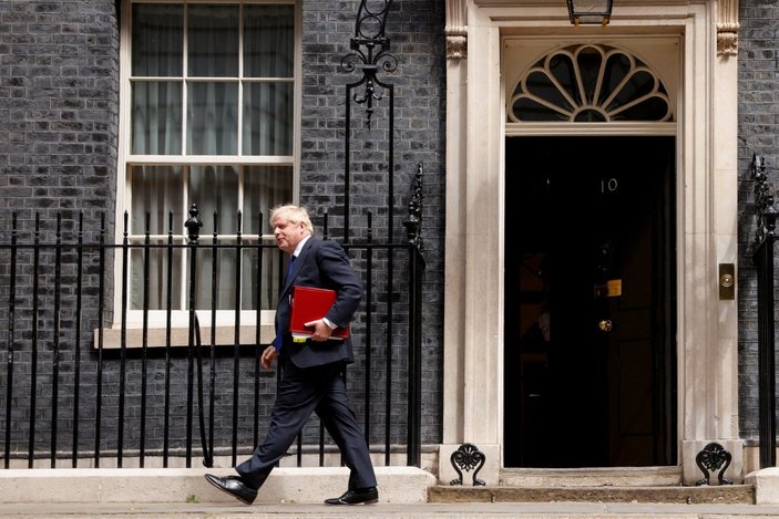 Boris Johnson'dan istifa kararı