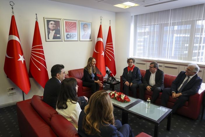 Siyasi partilerin bayramlaşma programı