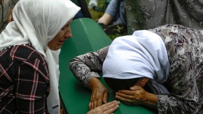 Srebrenitsalı Mevlida Nine, yıllar sonra bulunan bir oğlunu ve eşini defnedecek