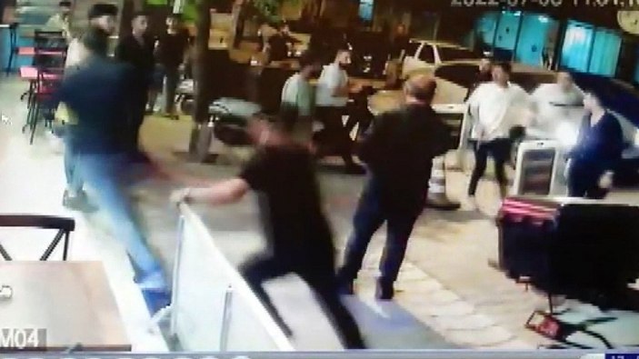 Avcılar'da, silahla iş yerini basıp çalışanlara saldırdılar