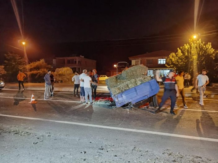 Zonguldak'ta gurbetçinin otomobili traktörle çarpıştı: 1 ölü 7 yaralı