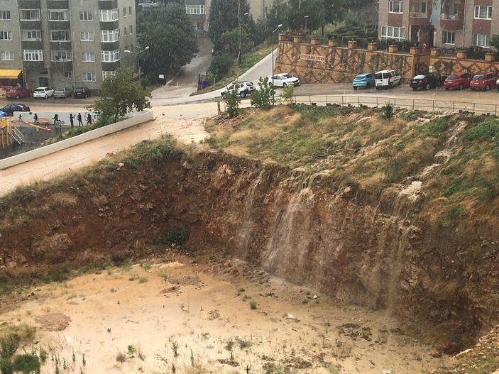Bilecik'te etkili olan yağış hayatı olumsuz etkiledi