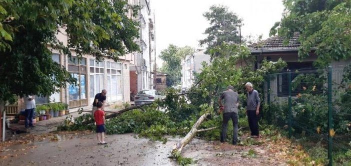 Bursa İnegöl'de sağanak sonrası sel