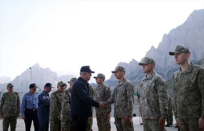 aa Hulusi Akar: Pençe-Kilit Operasyonu'nda 277 terörist etkisiz hale getirildi