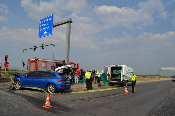 Manisa’da feci kaza: 3 ölü, 2 yaralı