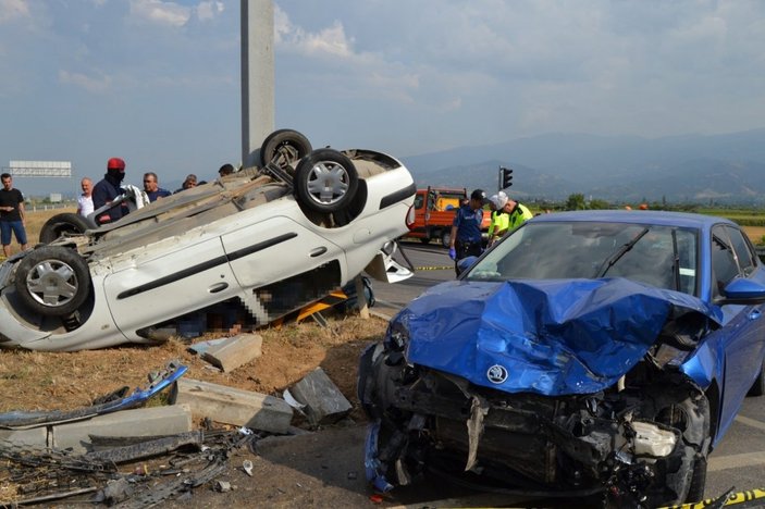 Manisa’da feci kaza: 3 ölü, 2 yaralı