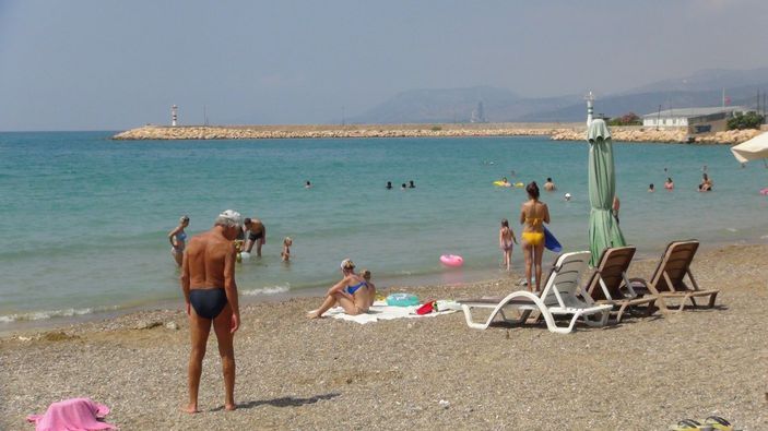 Mersin'de bayramda Ruslar denizin tadını çıkardı