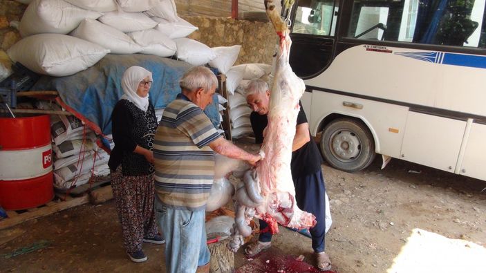 Mersin'de bayramda Ruslar denizin tadını çıkardı