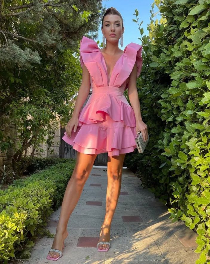 Kuzey'in Yıldız'ı kısacık elbise giydi, gören vuruldu! 'Seni yiyebilir miyim?'