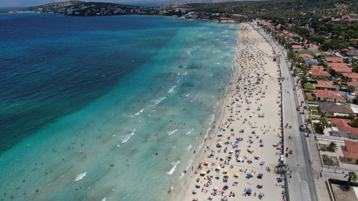 Çeşme tatilcilerin akınına uğradı