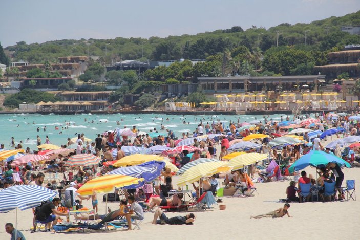 Çeşme tatilcilerin akınına uğradı