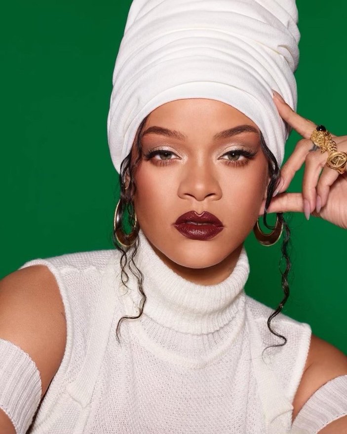 Rihanna’nın başörtülü kombini