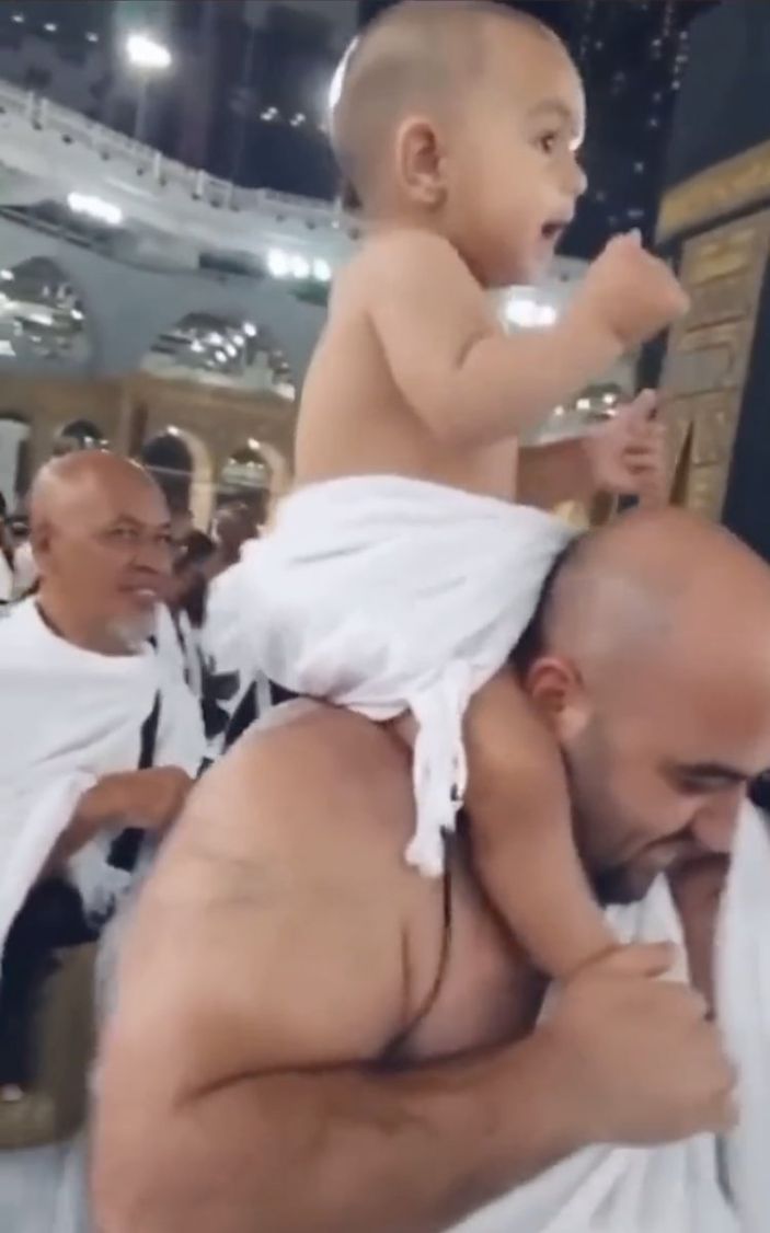 Minik hacının tavaf görüntüleri