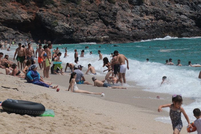Antalya'da bayramda termometreler 39 dereceyi gösterdi