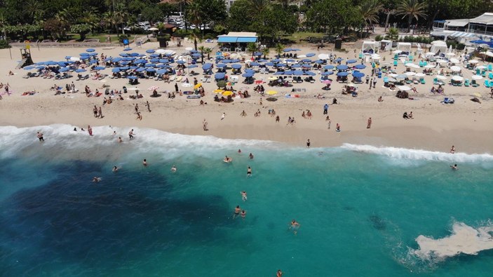 Antalya'da bayramda termometreler 39 dereceyi gösterdi